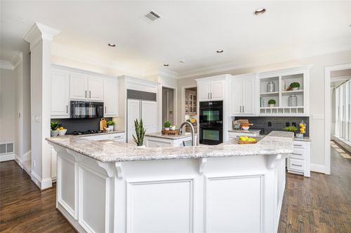 17431 Woods Edge Dr, Dallas, TX, 75287-7541 | Card Image