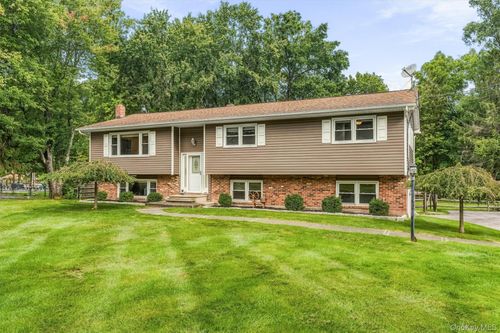 189 Woodcock Mtn Rd, Washingtonville, NY, 10992-1826 | Card Image