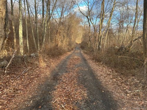 100 Ten Acre Lane (Barret), Southeast, NY, 10509 | Card Image