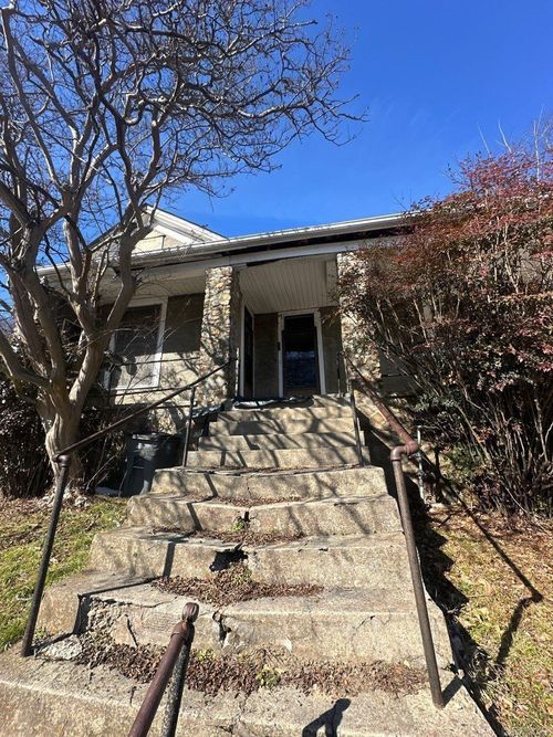 325 Grove St, Hot Springs, AR, 71901-4429 | Card Image