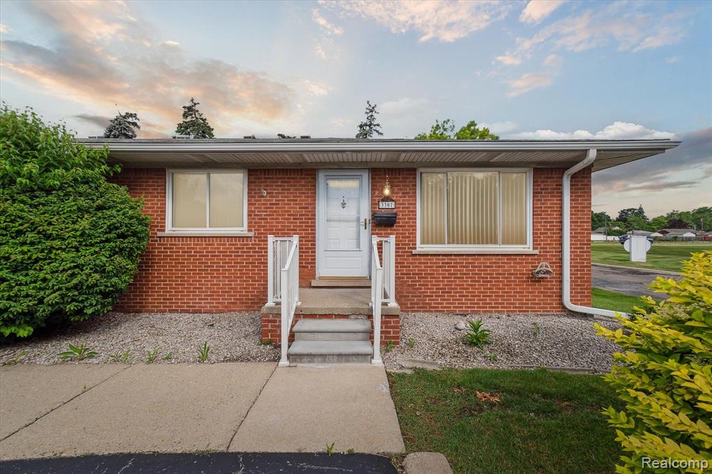 Fort St, Trenton, MI 48183