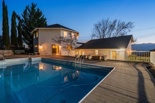 4935 Cherry Ln, Medford, OR, 97504-9307 | Card Image