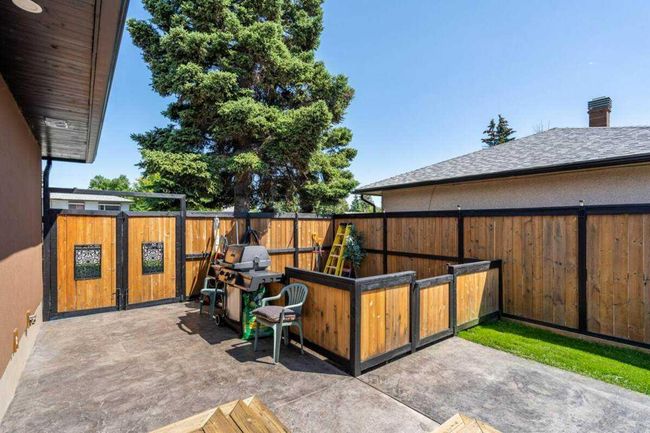 2439 41 Street Se, Home with 4 bedrooms, 2 bathrooms and 5 parking in Calgary AB | Image 39