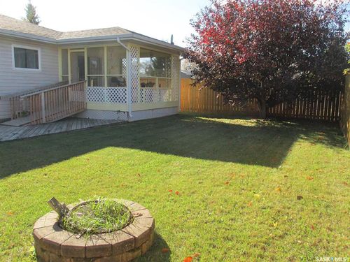 613 9th Ave W, Nipawin, SK, S0E1E0 | Card Image