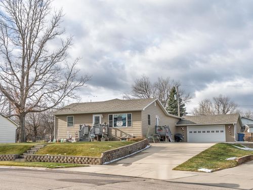 2038 12th Ave, Belle Fourche, SD, 57717-2210 | Card Image