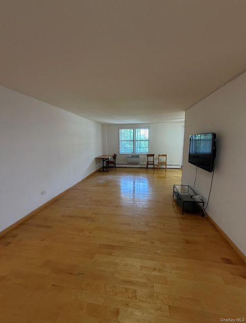 4r-140-55 34th Ave, Flushing, NY, 11354-3035 | Card Image