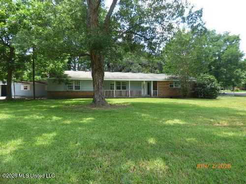 121 Catalpa Dr, Natchez, MS, 39120-5208 | Card Image
