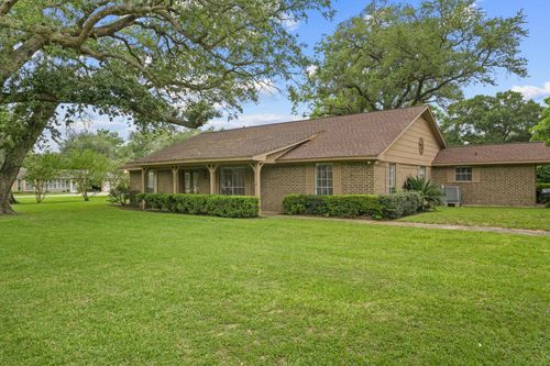 1655 E South St, Alvin, TX, 77511-9172 | Card Image