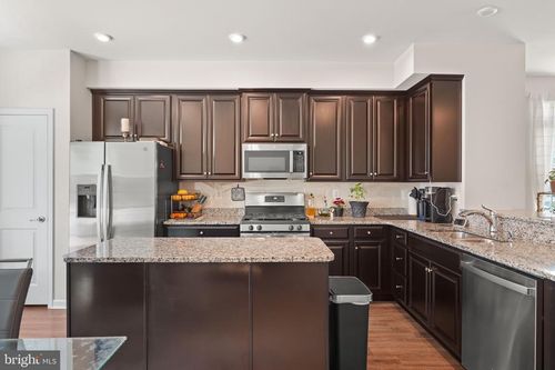 527 View Point Way, FREDERICKSBURG, VA, 22405-1284 | Card Image