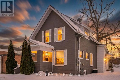 11 Albert St, Lindsay, ON, K9V4J3 | Card Image