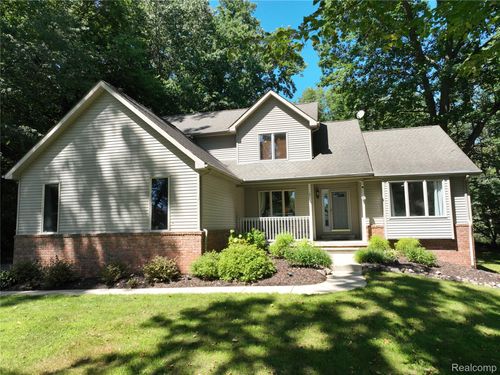 5307 Edgelake Dr, Pinckney, MI, 48169-9415 | Card Image