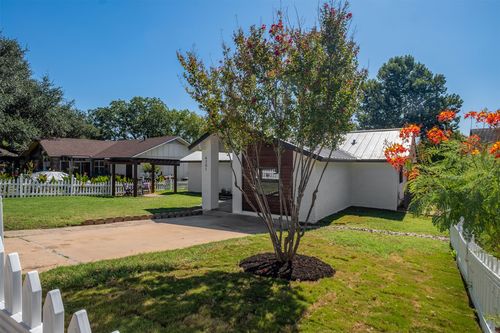 6201 Waycross Dr, Austin, TX, 78745-4161 | Card Image