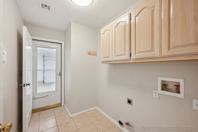 Laundry room. | Image 11