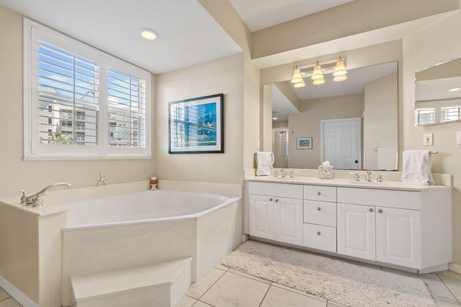 APT-122 - 1660 S Highway A1a, Condo with 3 bedrooms, 2 bathrooms and null parking in Jupiter FL | Image 31