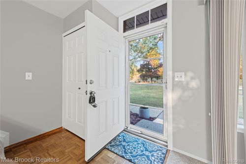 2846 Bombridge Ct, Ann Arbor, MI, 48104-6718 | Card Image
