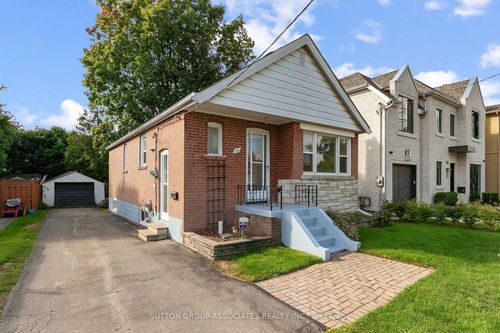 121 Yardley Avenue, East York, ON, M4B2B3 | Card Image