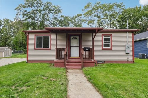 843 11th Street Se, Massillon, OH, 44646 | Card Image