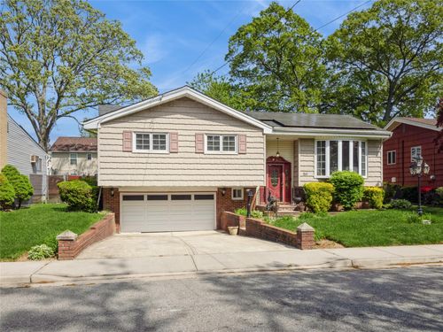 915 Derrick Adkins Ln, West Hempstead, NY, 11552-3915 | Card Image