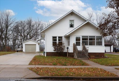 315 12th Ave W, Menomonie, WI, 54751-2434 | Card Image