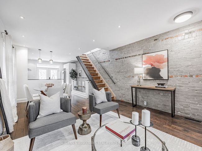 2063 Gerrard St E, House attached with 3 bedrooms, 2 bathrooms and 1 parking in Toronto ON | Image 7