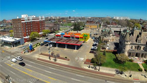 5564 Woodward Ave, Detroit, MI, 48202-3804 | Card Image