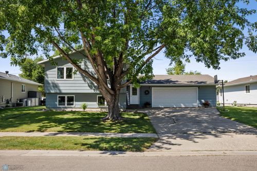 36 Evergreen Cir, West Fargo, ND, 58078-1213 | Card Image