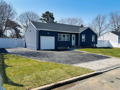 308 Hancock St, Brentwood, NY, 11717-2851 | Card Image
