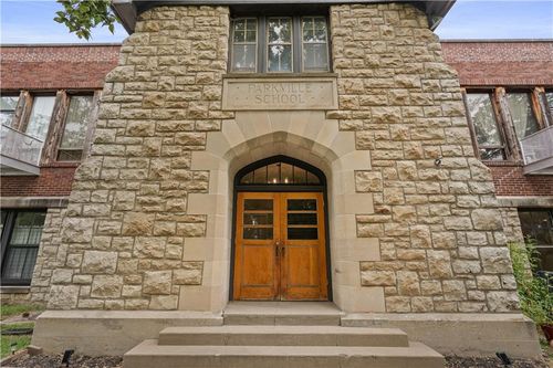 1201 Main St, Parkville, MO, 64152-3656 | Card Image