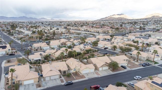Birds eye view of property featuring a residential view and a mountain view | Image 37