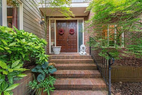 4056 Columns Dr Se, Marietta, GA, 30067-5195 | Card Image