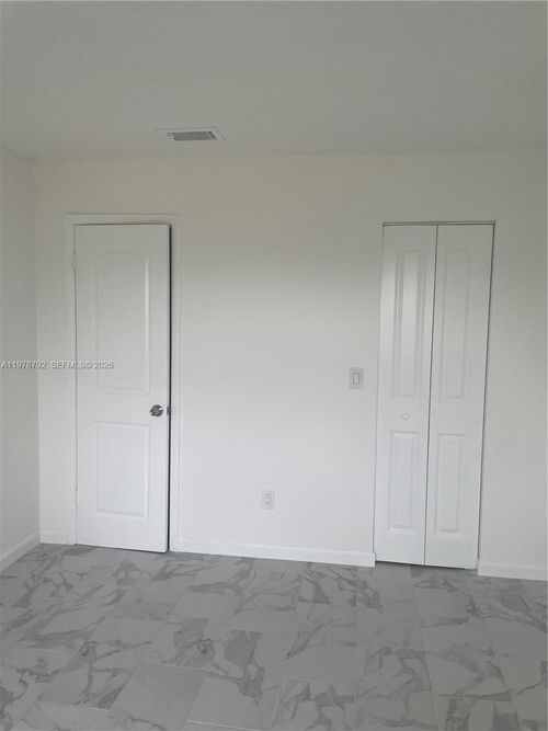 11-20725 Ne 8th Ct, Miami, FL, 33179-1960 | Card Image