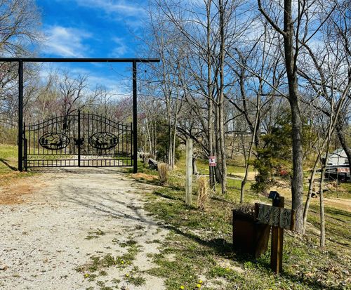 1433 E Warren Ave, Ozark, MO, 65721-8737 | Card Image