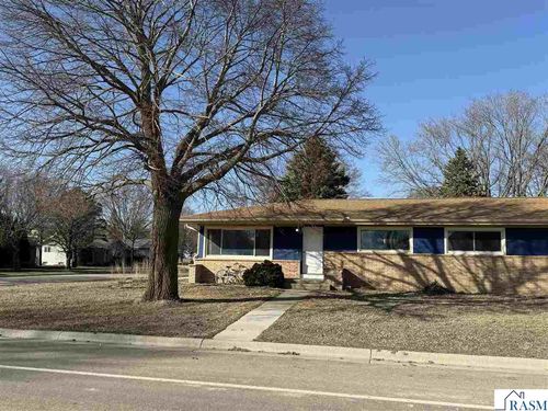 400 North St, Waldorf, MN, 56091-2200 | Card Image