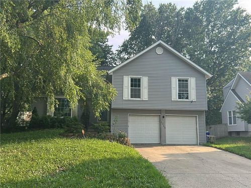 1935 E Sheridan Bridge Ln, Olathe, KS, 66062-2323 | Card Image