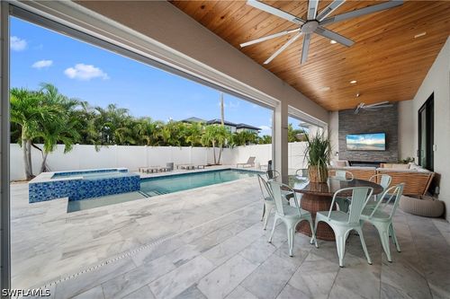 828 100th Ave N, NAPLES, FL, 34108-2242 | Card Image