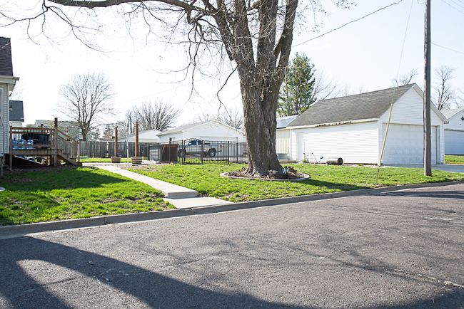 393 E Front St, House other with 3 bedrooms, 3 bathrooms and 2 parking in El Paso IL | Image 22