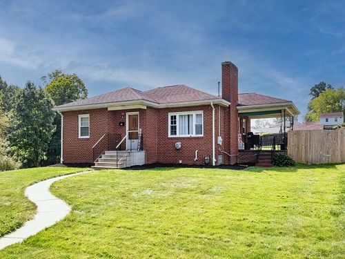 200 Davies St, Lower Burrell, PA, 15068-3404 | Card Image