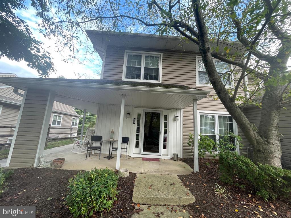 Stanton Ct, Glen Mills, PA 19342