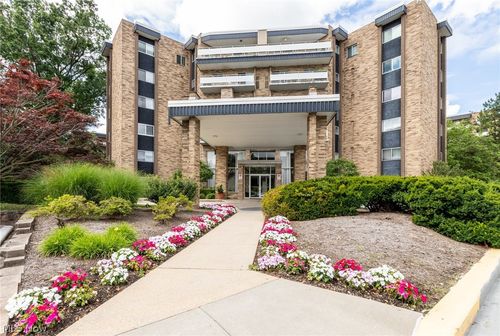501-2112 Acacia Park Dr, Lyndhurst, OH, 44124-3851 | Card Image