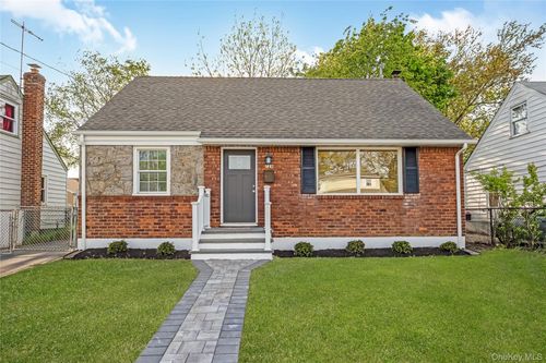 728 Martin Dr, Uniondale, NY, 11553-3013 | Card Image