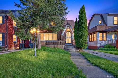 12716 Wilshire Dr, Detroit, MI, 48213-1852 | Card Image