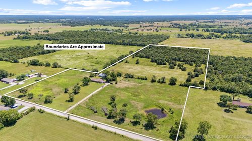 67501 E 94 Rd, Wyandotte, OK, 74370-1718 | Card Image