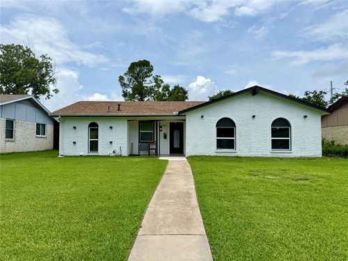 809 Longbeach Dr, Garland, TX, 75043-2646 | Card Image