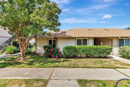15-825 Oak Grove Rd, Concord, CA, 94518-2801 | Card Image