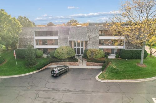 304-200 Red Top Dr, Libertyville, IL, 60048-3791 | Card Image