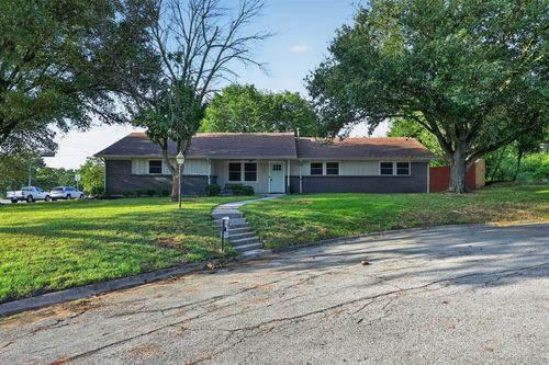 2403 Robin Cir, Denton, TX, 76209-2205 | Card Image