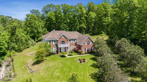 8 Limekiln Ct, Green Twp, NJ, 07821-4580 | Card Image