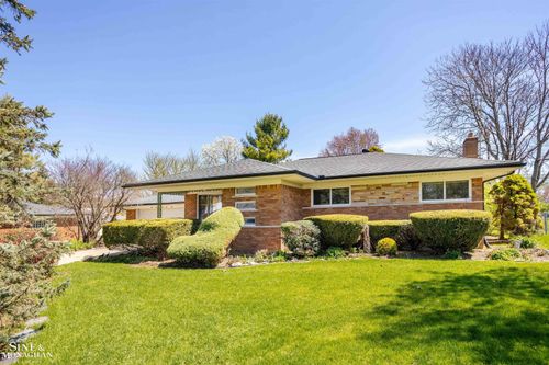 53246 Mark Dr, Shelby Township, MI, 48316-2371 | Card Image