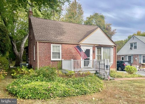 924 Edgewood Ave, FOLSOM, PA, 19033-2009 | Card Image