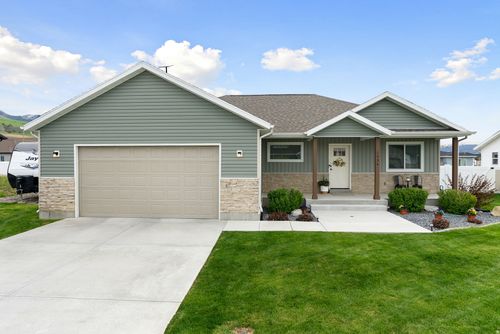 1534 E 600 S, Hyrum, UT, 84319-6752 | Card Image